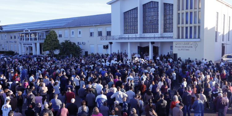 Diocese de Erexim celebra Corpus Christi com missas, procissões, tapetes e gesto concreto de solidariedade