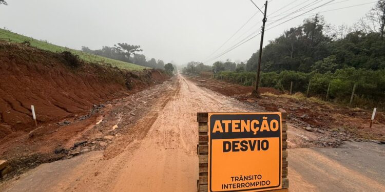 Trecho da Avenida Júlio Anzanello será totalmente bloqueado para execução de obra de drenagem
