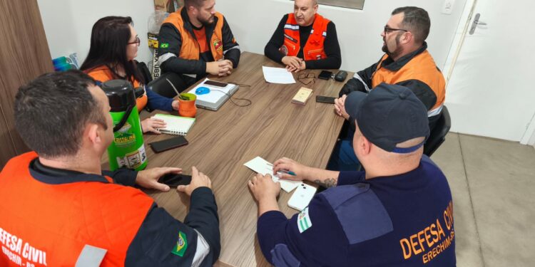 Defesa Civil e Força Voluntária reforçam preparação das equipes para atuação diante da previsão de chuvas intensas