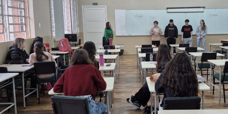 Programa Jovem Aprendiz da URI alia formação teórica e experiência profissional