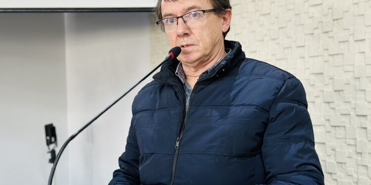Vereador Balen da Feira encaminha pedidos para pavimentação, acessibilidade e melhorias em escola e CAPSI