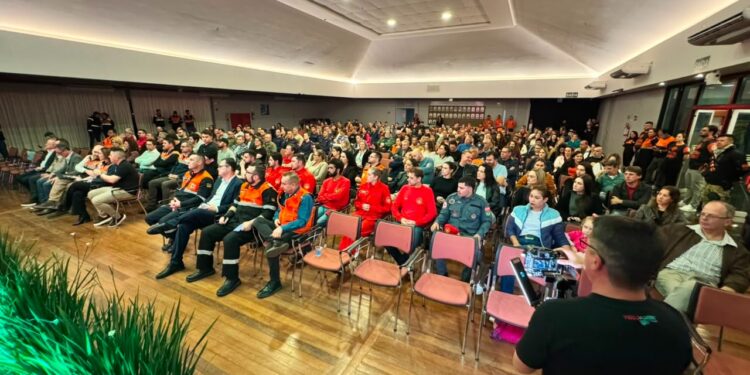 1º Clima Summit reúne especialistas, voluntários e autoridades para fortalecer resposta a desastres climáticos