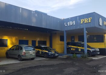 PRF apreende carga de vinhos importados ilegalmente avaliada em 20 mil reais em Barão do Cotegipe