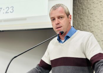 Lindomar Kossmann solicita conclusão de asfaltamento e melhorias na drenagem em dois bairros de Erechim