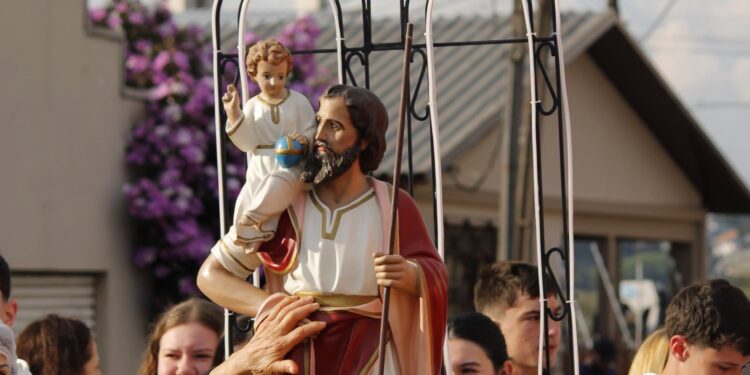 Festa de São Cristóvão reúne milhares de fiéis e mantém tradição em Erechim