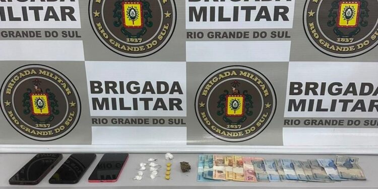 Operação contra o tráfico apreende cocaína, ecstasy e maconha e prende duas pessoas em Erval Grande