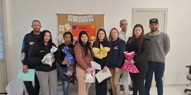 Grupo de gestantes da UBS Estevam Carraro recebe orientações sobre saúde bucal e cuidados com o bebê