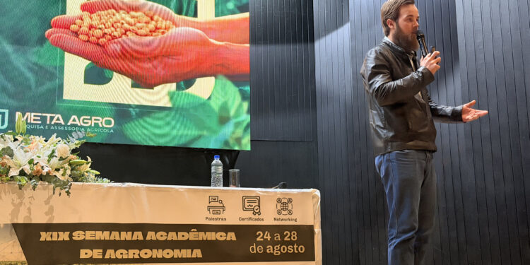 Semana Acadêmica de Agronomia da URI aborda o desempenho de cultivares de soja