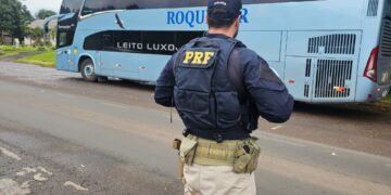 PRF realiza ação do Agosto Lilás de combate à violência contra a mulher em Erechim