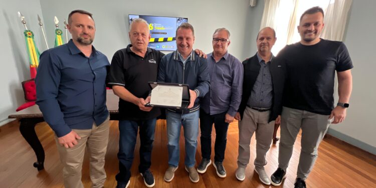 26ª Semana Municipal de Trânsito de Erechim destaca cuidado com as pessoas e homenageia taxista