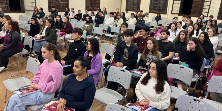 Pré-Enem Erechim 2026 inicia com Aulão Inaugural e 200 estudantes inscritos