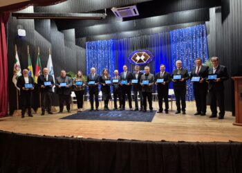 Homenagens marcam a abertura das comemorações dos 50 anos do Curso de Administração da URI