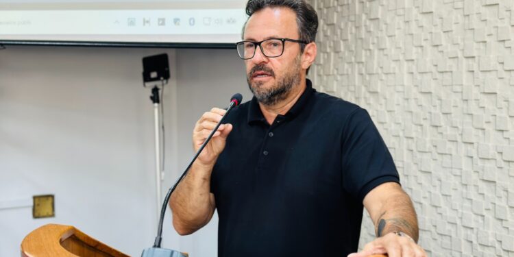 Araújo cobra esclarecimentos sobre georreferenciamento, notificações e possíveis impactos no IPTU em Erechim