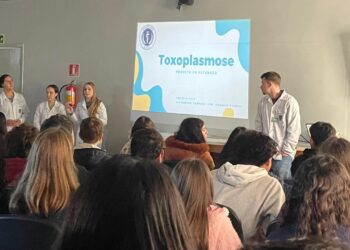Curso de Medicina da URI leva orientações à comunidade sobre influenza e toxoplasmose