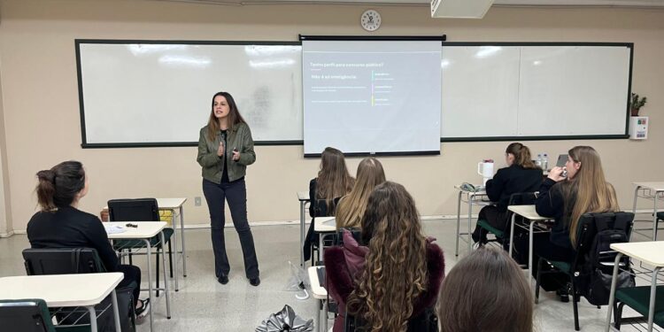 Curso de Direito da URI promove debate sobre carreira profissional 