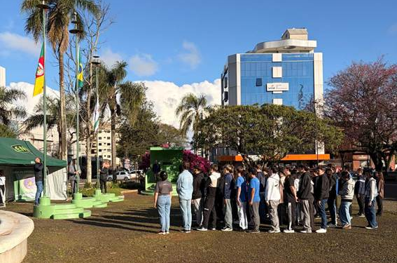 Senac Erechim participa do arriamento da bandeira no início do mês da Independência