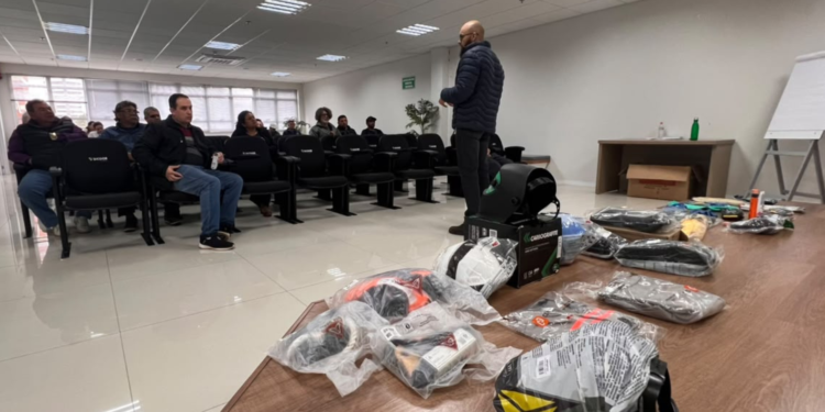 Secretaria de Administração promove treinamento sobre prevenção de acidentes de trabalho e uso de EPIs