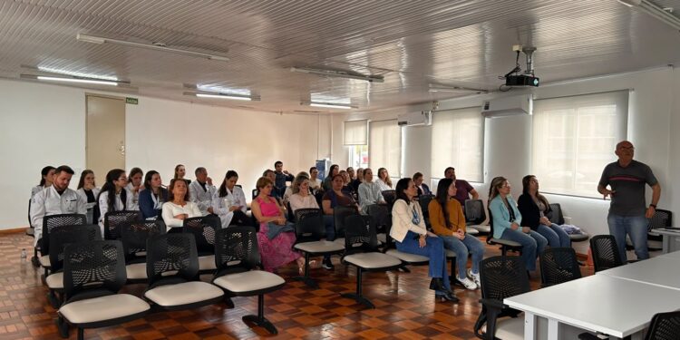 Secretaria de Saúde promove capacitação sobre combate à dengue para profissionais da Rede Municipal