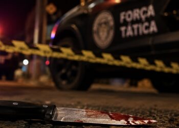 Feminicídio em Erechim: mulher morre após ataque com faca e companheiro é preso pela Força Tática