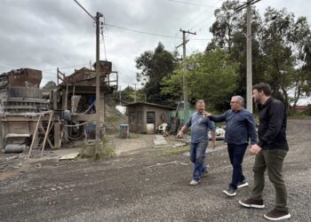 Gestão Municipal acompanha trabalho da Usina de Asfalto e projeta novos avanços na estrutura