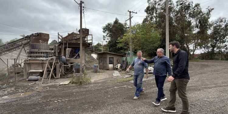 Gestão Municipal acompanha trabalho da Usina de Asfalto e projeta novos avanços na estrutura