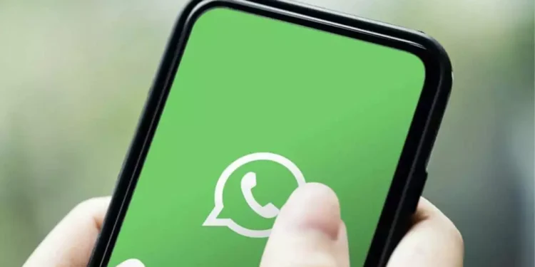 Tribunal Superior Eleitoral discutiu proibir canais políticos de WhatsApp às vésperas do 2º turno, mas ideia não foi adiante