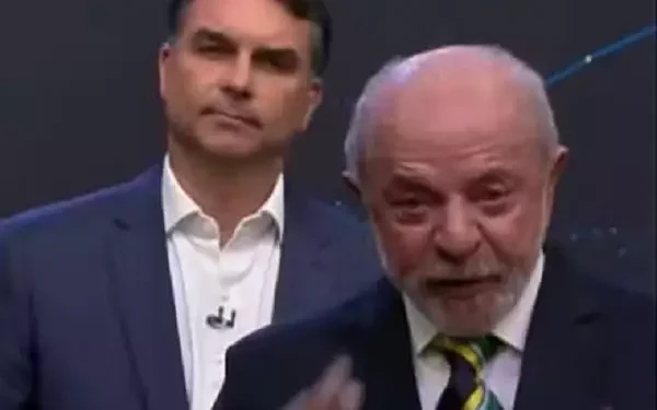 Ao se posicionar atrás de Lula durante debate, Flávio Bolsonaro repete estratégia de Trump